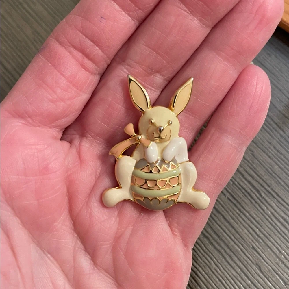 Vintage Steinmetz Gold-tone & Cream Enamel Bunny Brooch